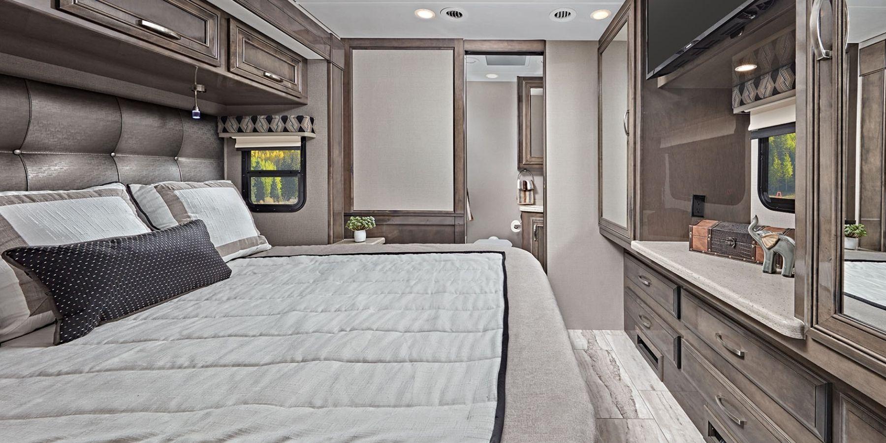 Seneca Prestige 37K Bedroom
