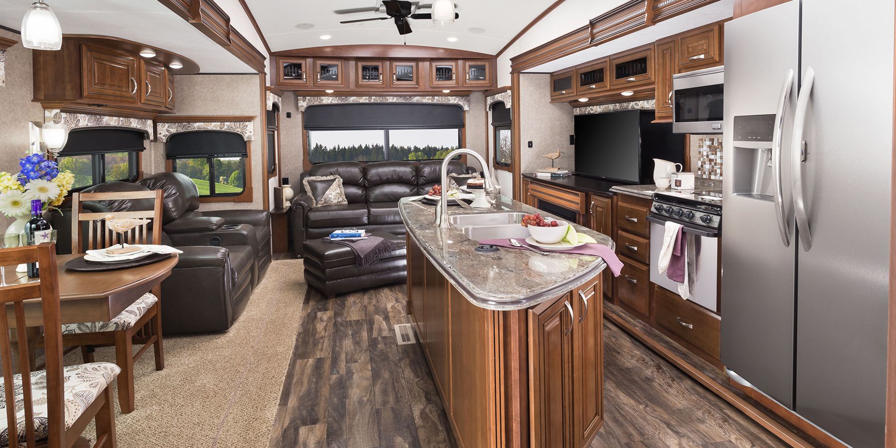 2024 Pinnacle - Luxury Fifth Wheel